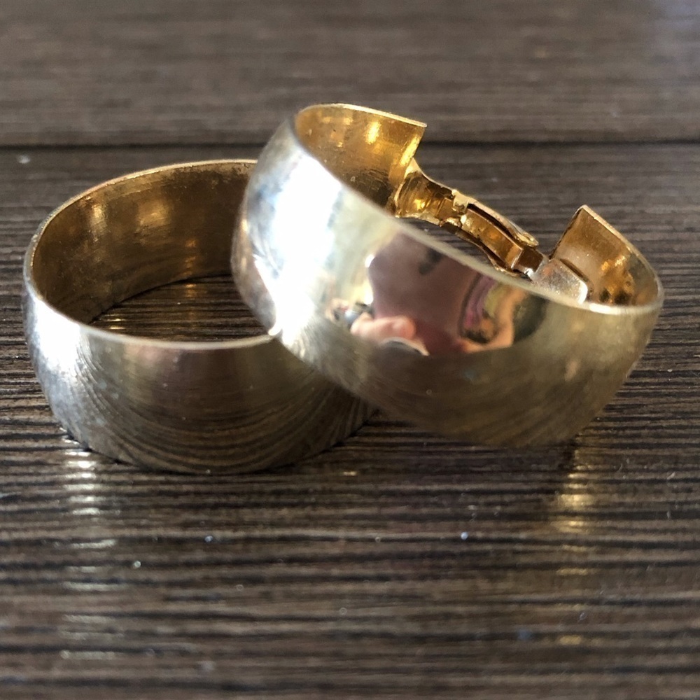 Vintage Mid-Century Gold metal clip-on hoop earrings